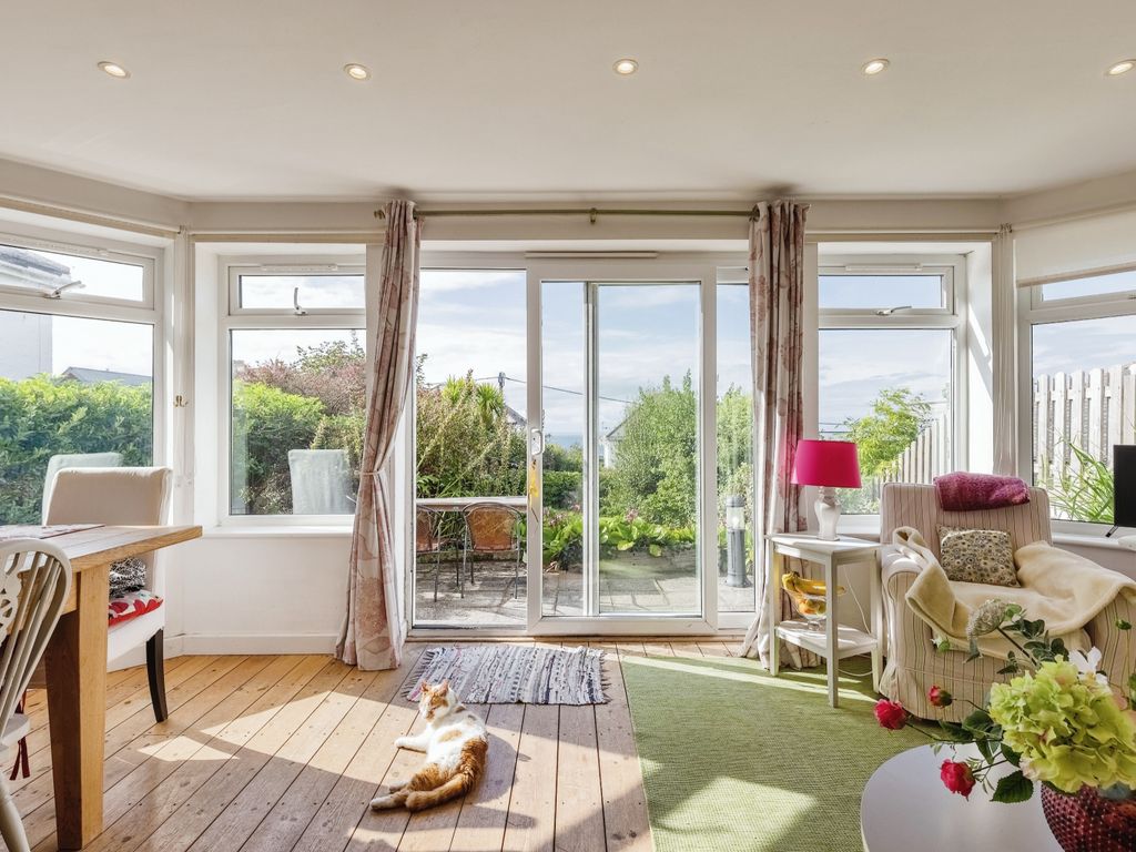 2 bed bungalow for sale in Seaview, Dobbin Lane, Trevone PL28, £425,000