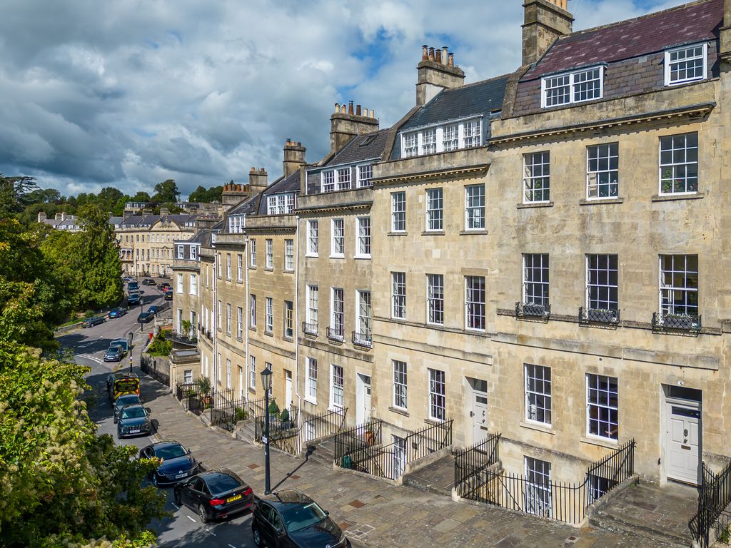 2 bed flat for sale in Lansdown Place West, Bath BA1, £400,000