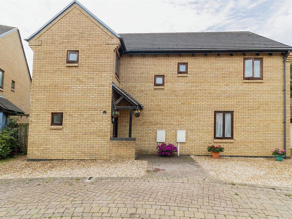 4 bed property for sale in Cadeby Court, Broughton, Milton Keynes MK10, £575,000