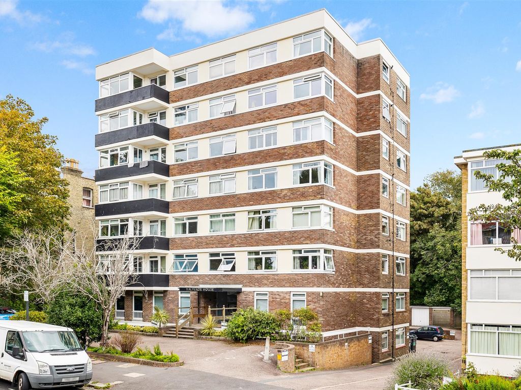 2 bed flat for sale in Eaton Gardens, Hove BN3, £350,000