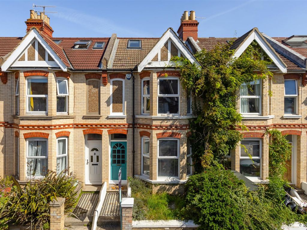 5 bed property for sale in Frith Road, Hove BN3, £750,000
