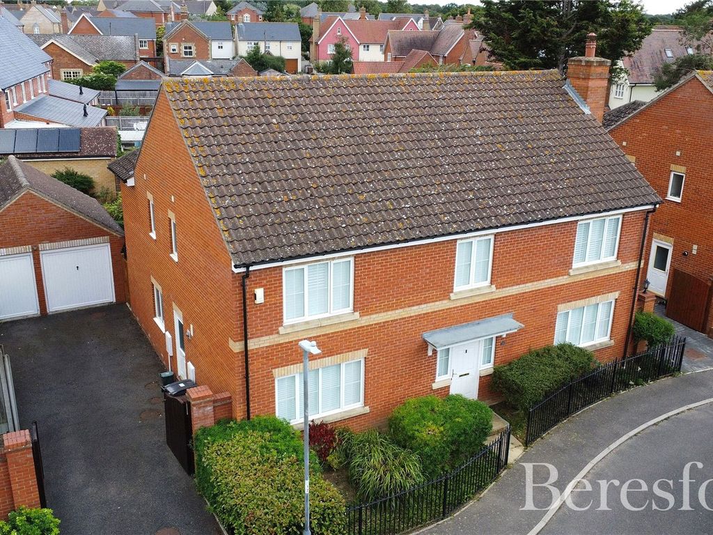 5 bed detached house for sale in Brickbarns, Great Leighs CM3, £795,000