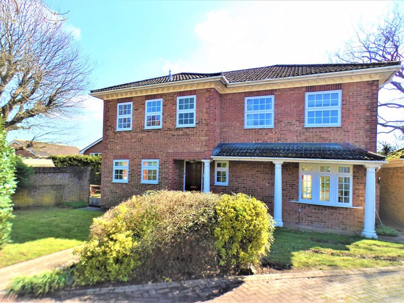 4 bed detached house for sale in Bursledon, Southampton SO31, £675,000