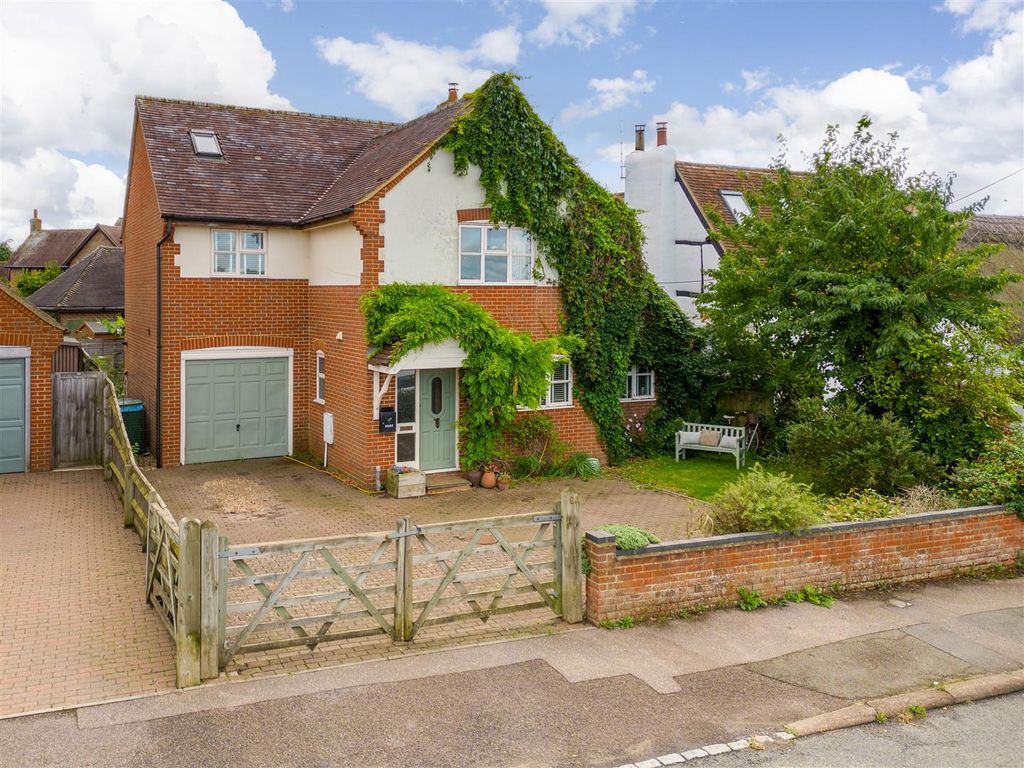 4 bed detached house for sale in Station Road, Quainton, Aylesbury HP22, £573,000