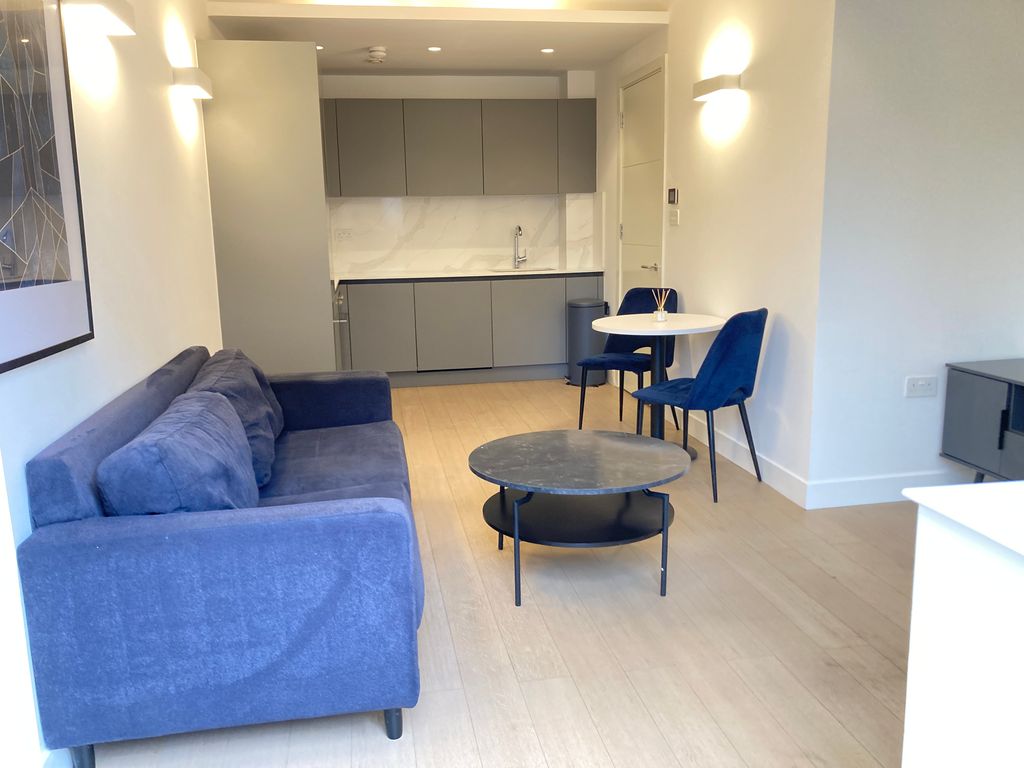 1 bed flat to rent in New Horizons Court, Brentford TW8, £1,600 pcm