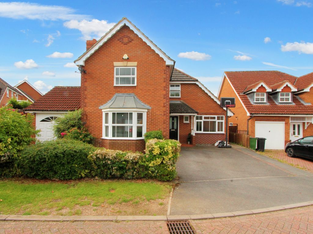 4 bed detached house for sale in Holly Court, Oadby, Leicester LE2, £449,950
