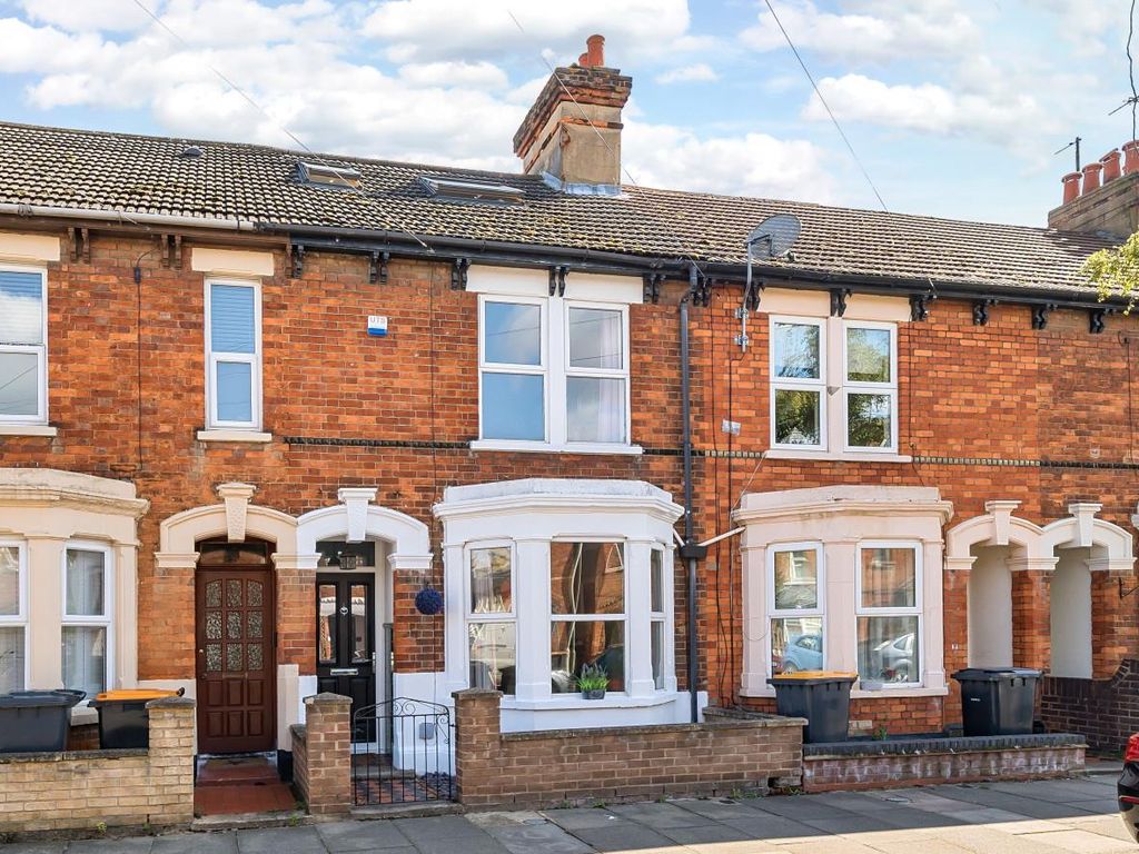 3 bed property for sale in Dudley Street, Bedford MK40, £405,000