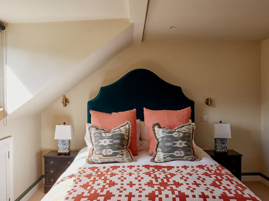 2 bed maisonette for sale in Cranfield Road, London SE4, £565,000