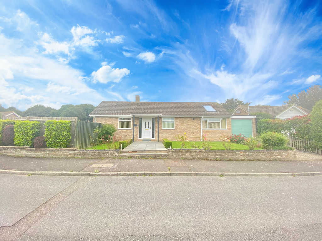 2 bed detached house for sale in Tourney Close, Hythe CT21, £350,000
