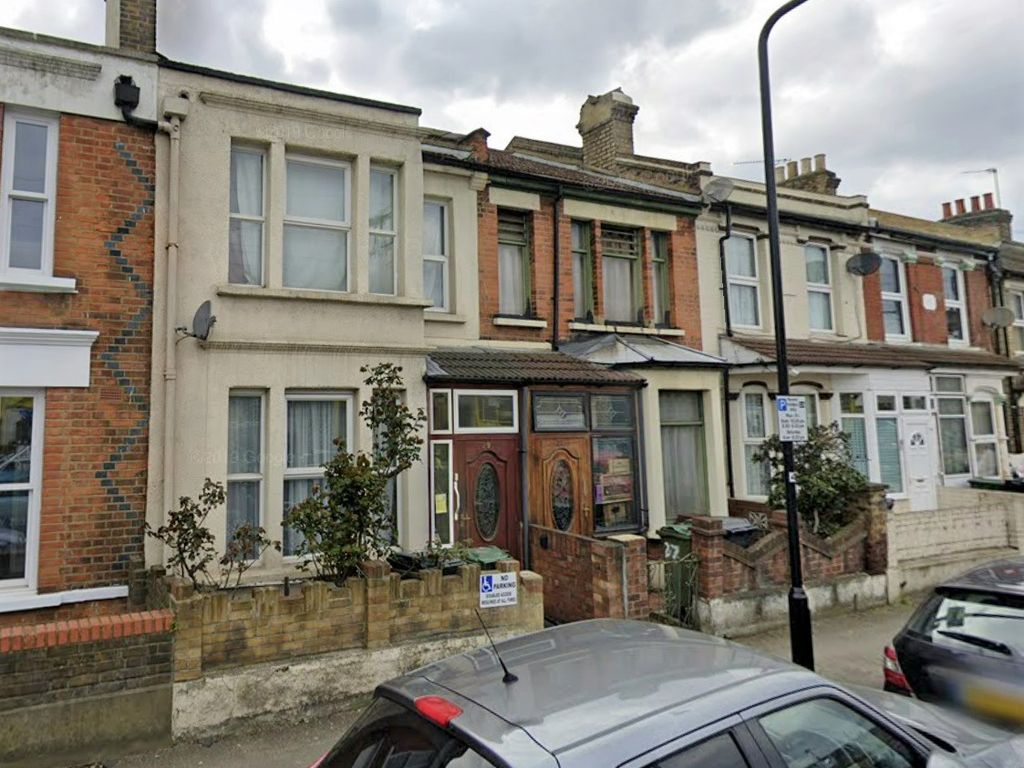 4 bed terraced house for sale in Rosebank Road, London E17, £550,000