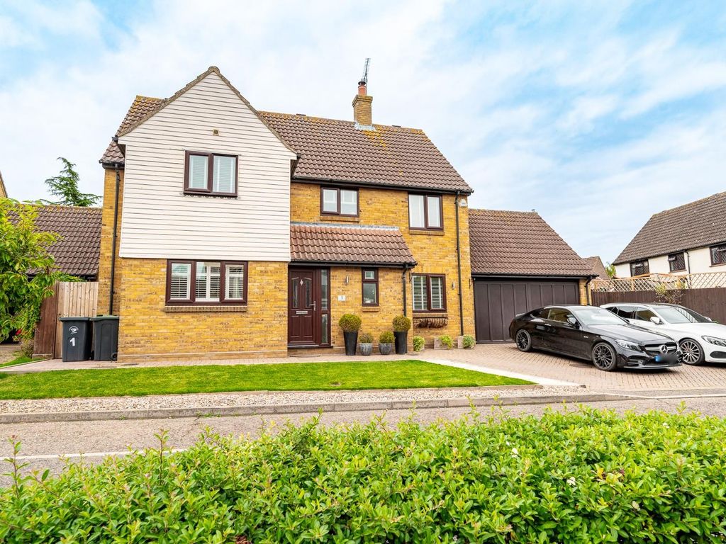 4 bed detached house for sale in South View, Dunmow CM6, £700,000