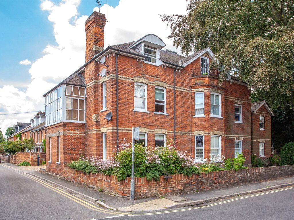 2 bed flat for sale in Leighton House, 13 Glade Road, Marlow, Buckinghamshire SL7, £430,000