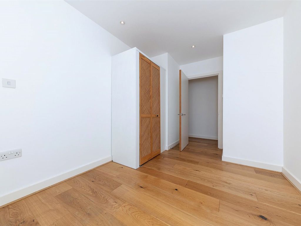 2 bed flat for sale in The Copper Building, Kingfisher Way, Cambridge CB2, £575,000