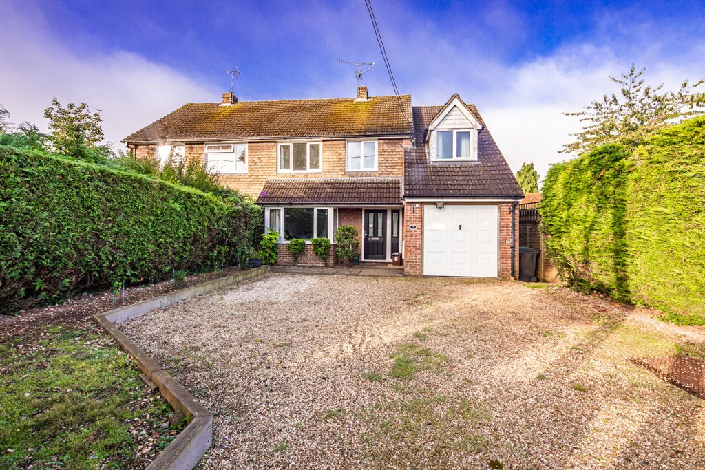 4 bed property for sale in 4 Bridle Path, Woodcote RG8, £625,000