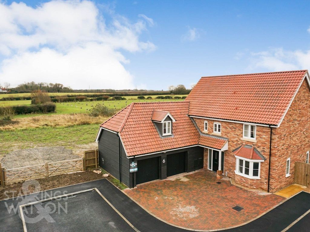 5 bed detached house for sale in Hemnell Place, Swardeston, Norwich NR14, £490,000