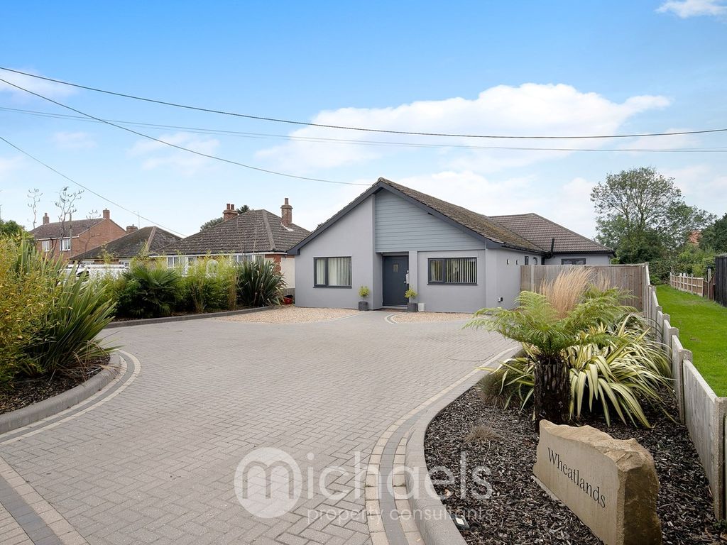 3 bed detached bungalow for sale in Main Road, Alresford, Colchester CO7, £625,000