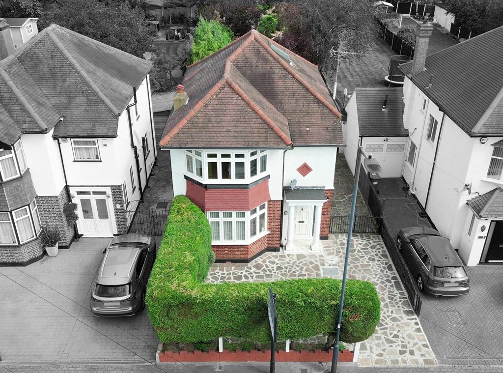 3 bed detached house for sale in Draycott Avenue, Harrow HA3, £795,000