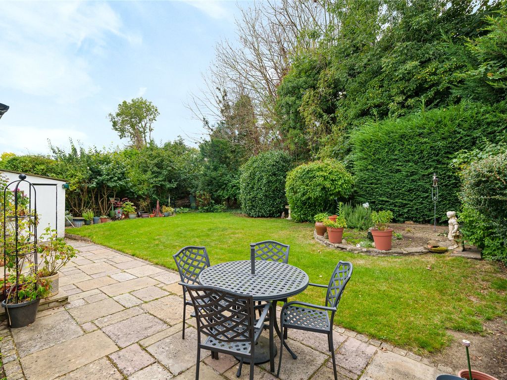 2 bed detached house for sale in Elderslie Close, Beckenham BR3, £650,000