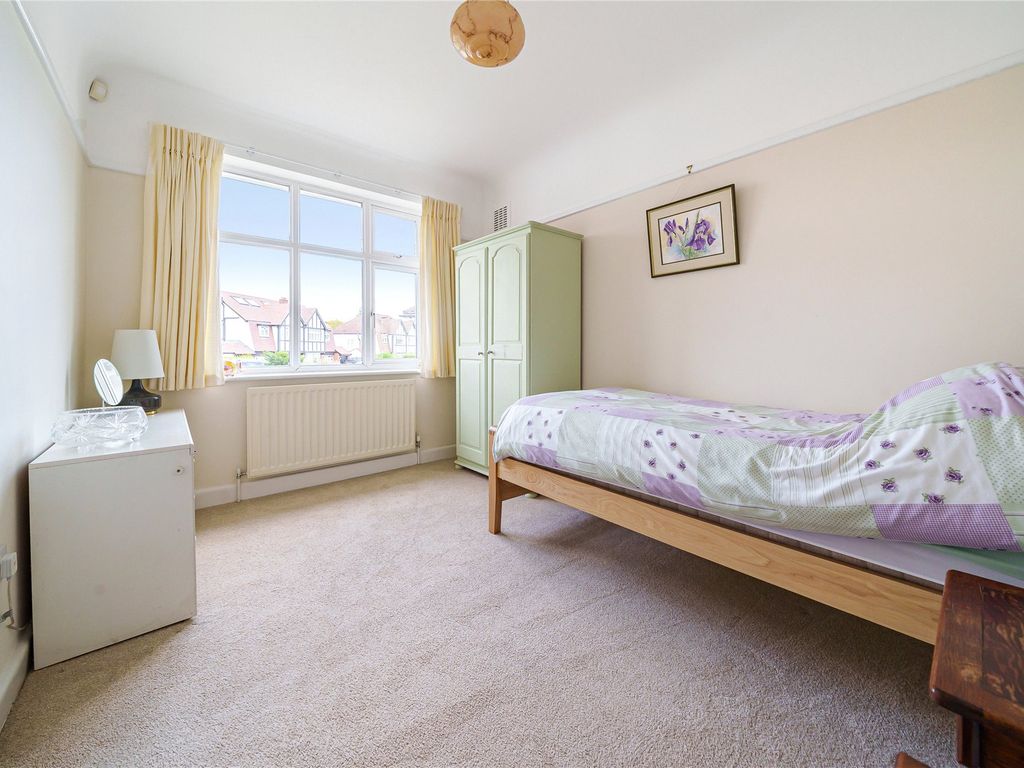 2 bed detached house for sale in Elderslie Close, Beckenham BR3, £650,000