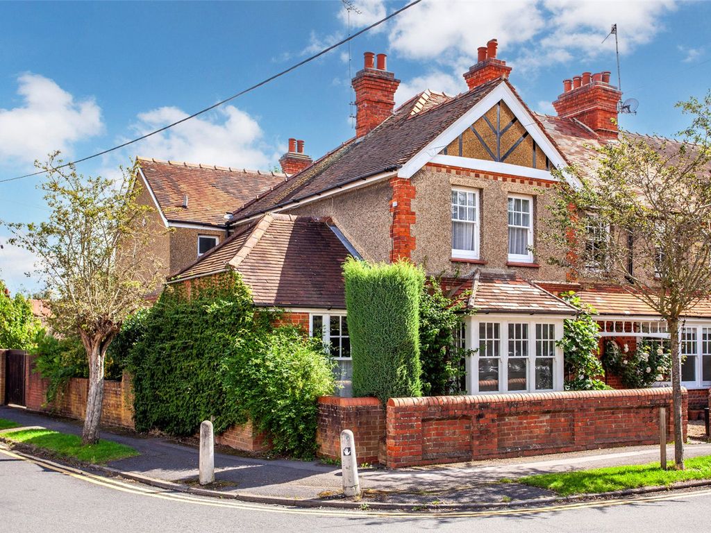 4 bed end terrace house for sale in Claremont Gardens, Marlow SL7, £1,100,000