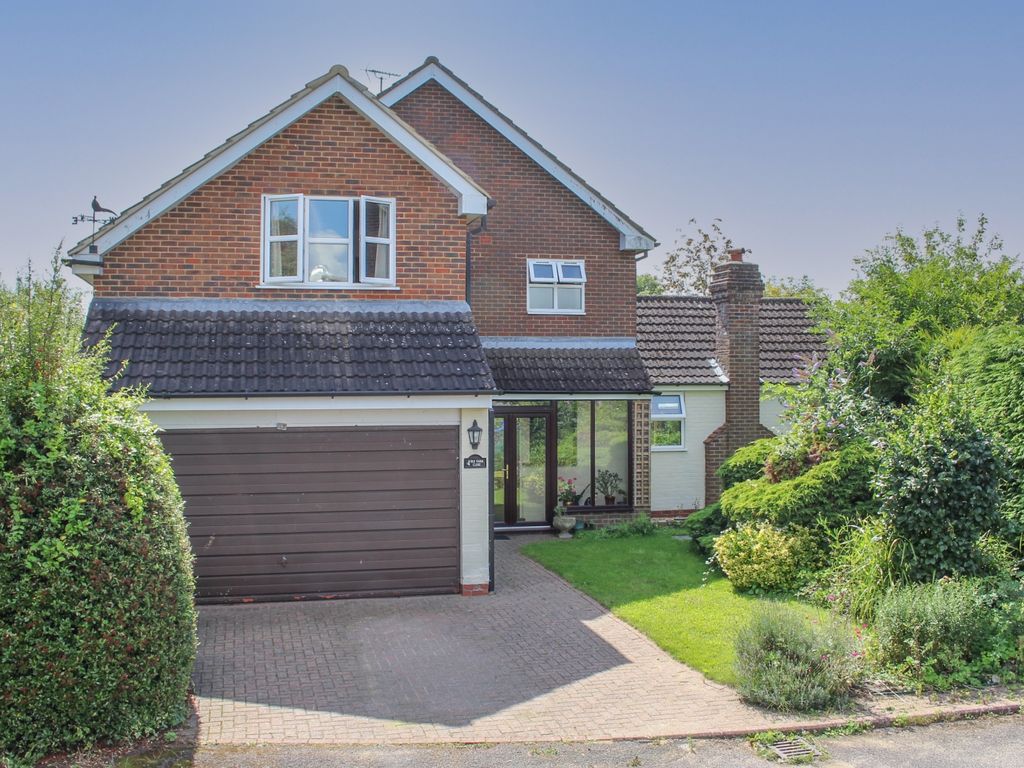 4 bed detached house for sale in Old Farm Close, Horton, Buckinghamshire LU7, £725,000