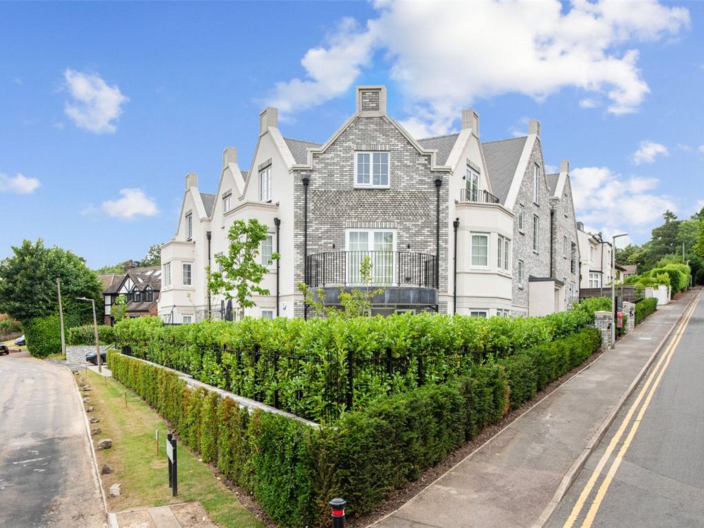 2 bed flat for sale in Hillside House, Radlett, Hertfordshire WD7, £895,000