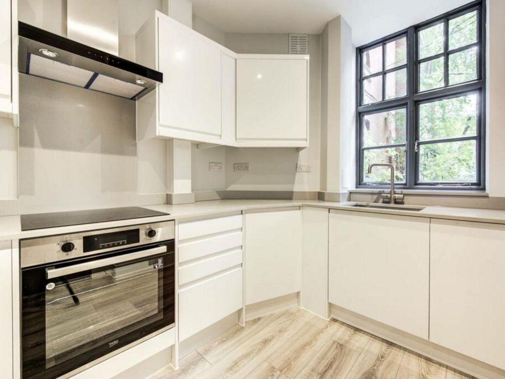 3 bed flat to rent in Maida Vale, Maida Vale W9, £5,763 pcm