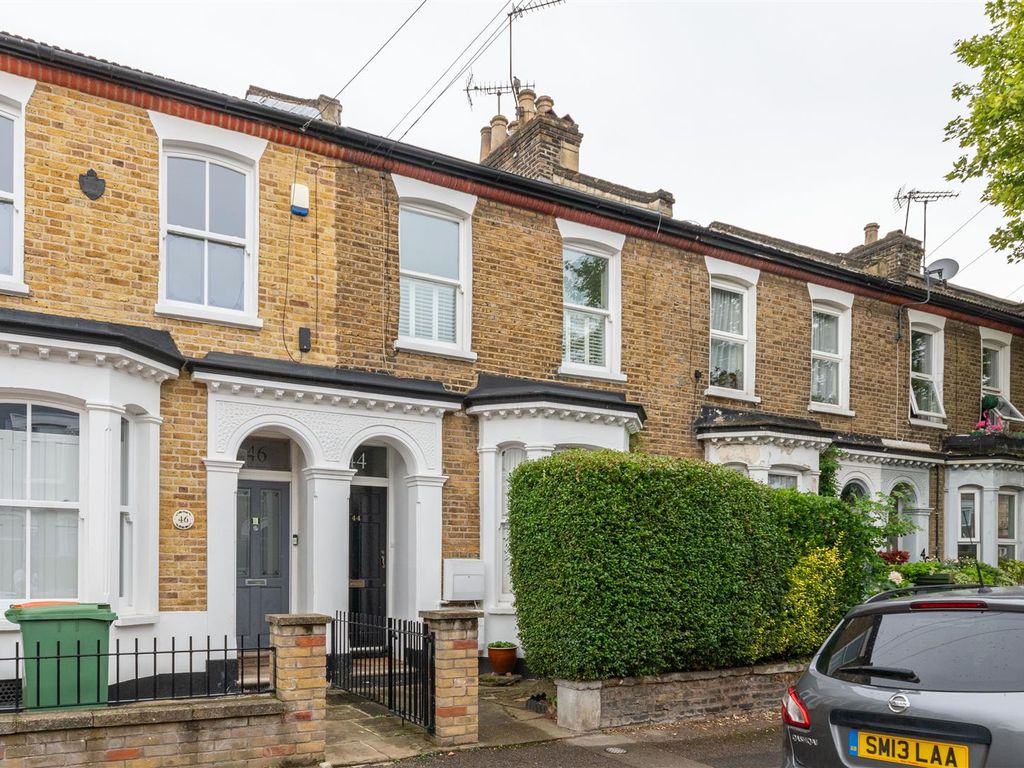 2 bed flat for sale in Latimer Road, London E7, £400,000