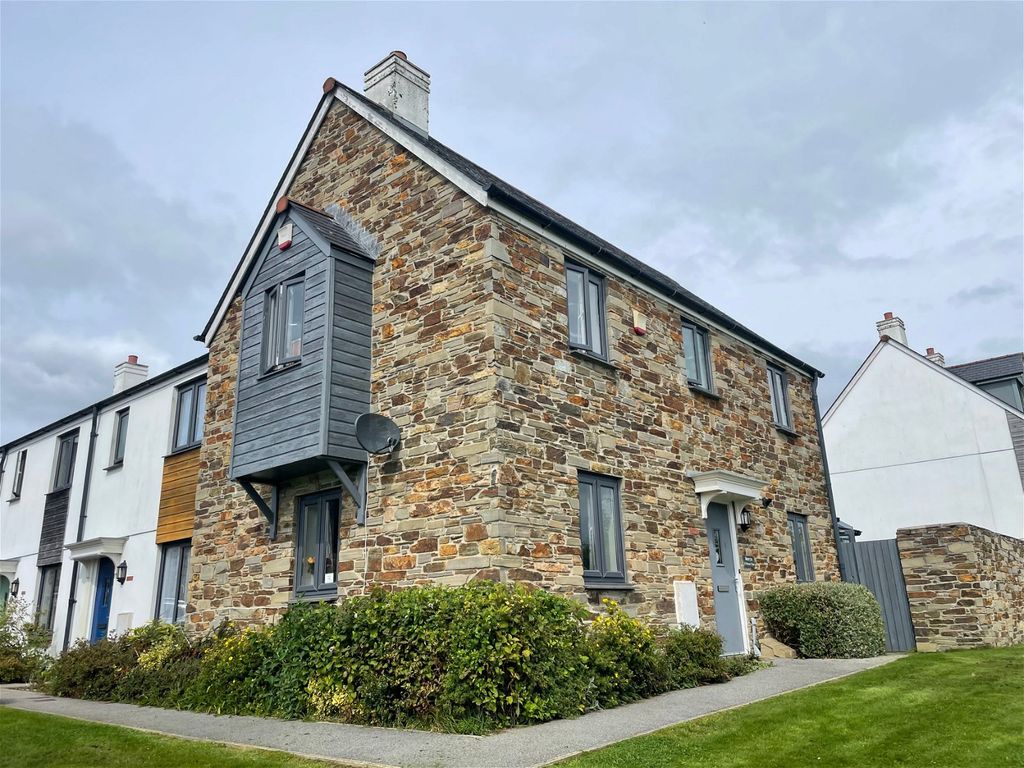 3 bed end terrace house for sale in Charlestown, Cornwall PL25, £385,000