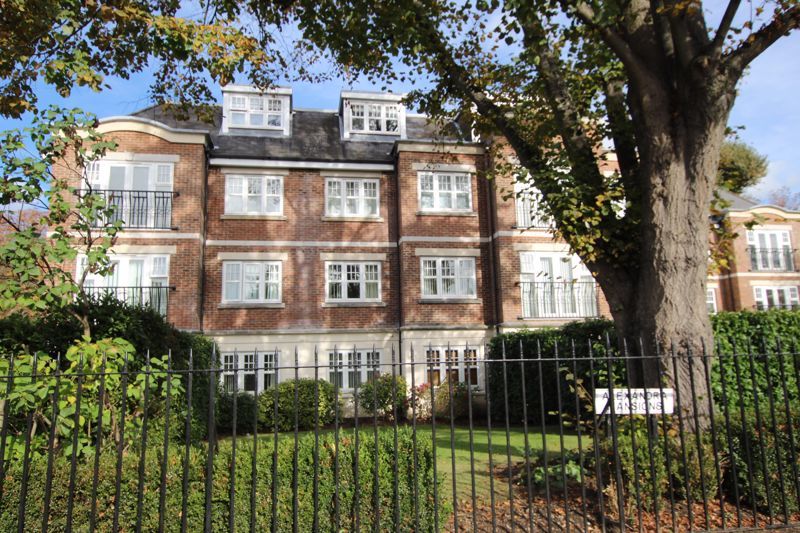 1 bed flat for sale in Alexandra Road, Epsom KT17, £399,950