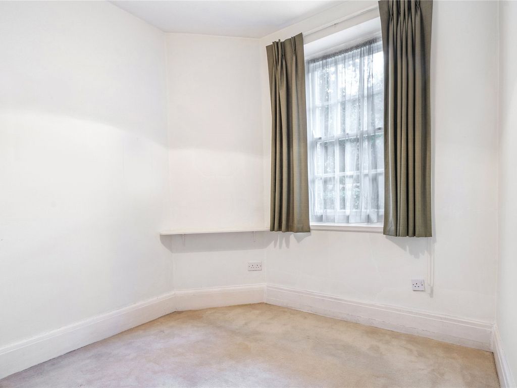 2 bed flat for sale in Elm Tree Court, Elm Tree Road NW8, £585,000