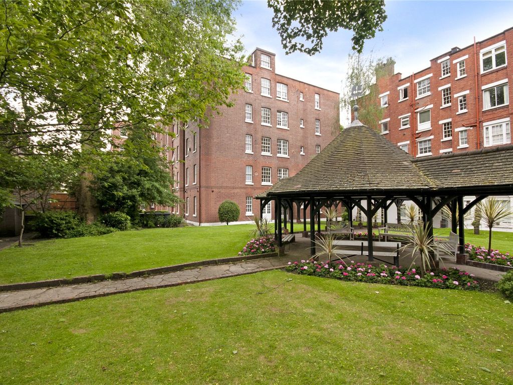 2 bed flat for sale in Elm Tree Court, Elm Tree Road NW8, £585,000