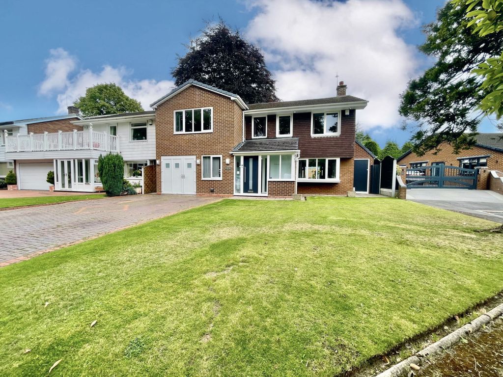 4 bed detached house for sale in Beechwood Close, Bloxwich WS3, £500,000
