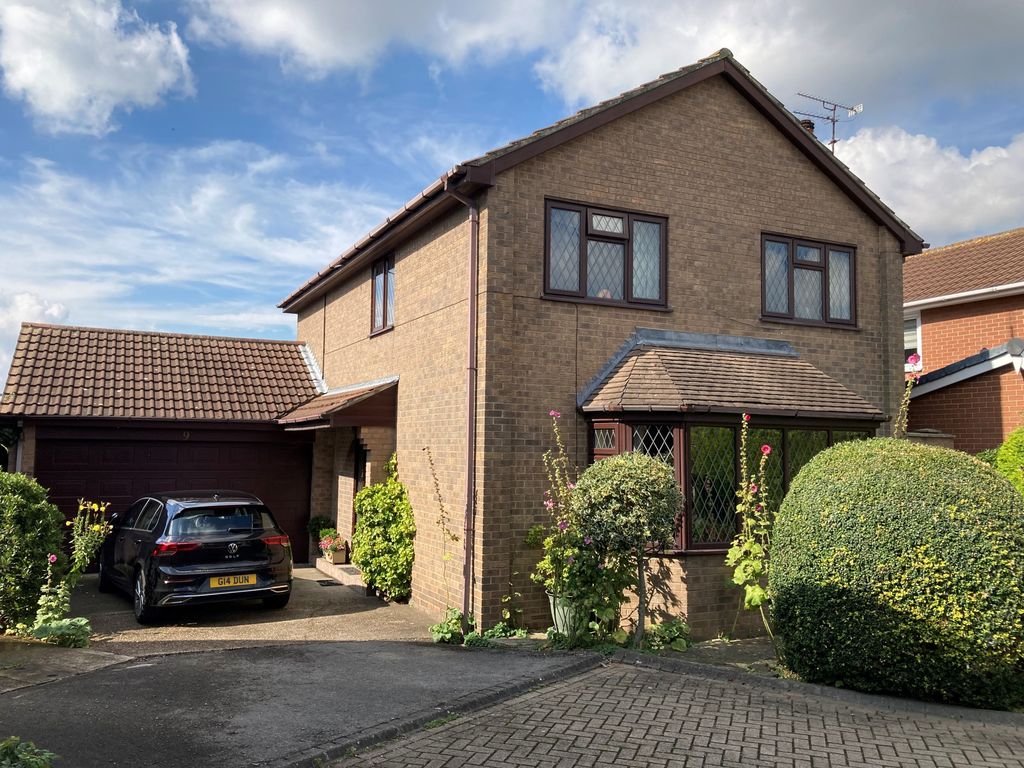4 bed detached house for sale in Berkeley Drive, Hedon HU12, £345,000