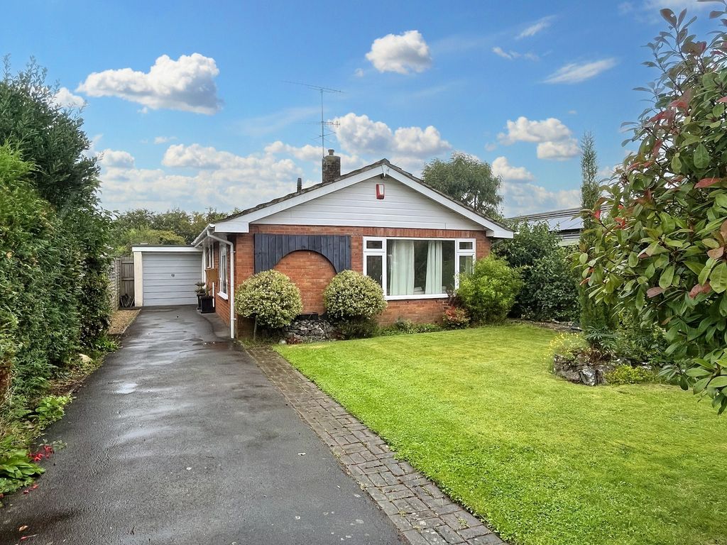 3 bed detached bungalow for sale in Homestead Way, Winscombe, North Somerset. BS25, £360,000