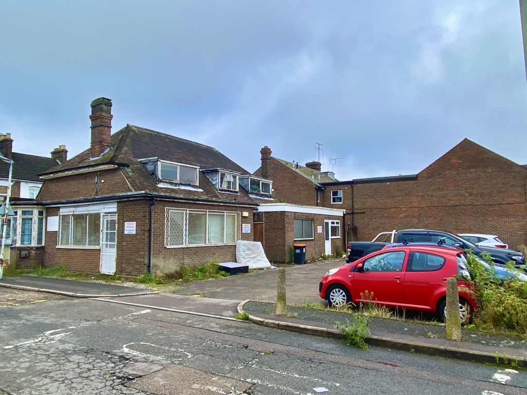 Land for sale in 18 Matthew Street, Dunstable, Bedfordshire LU6, £300,000