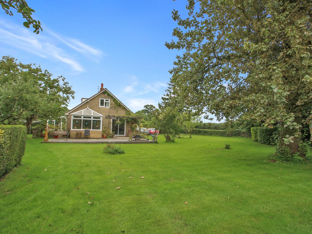4 bed detached bungalow for sale in Corsley, Warminster BA12, £570,000