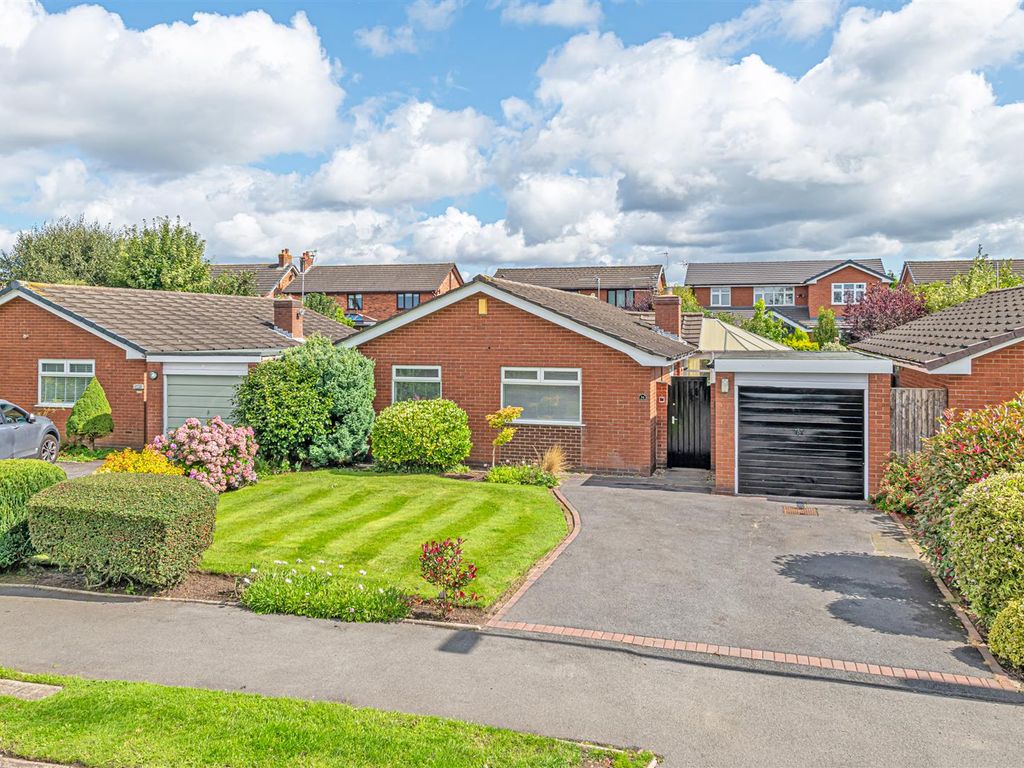 3 bed detached bungalow for sale in Thorntree Green, Appleton Thorn, Warrington WA4, £400,000