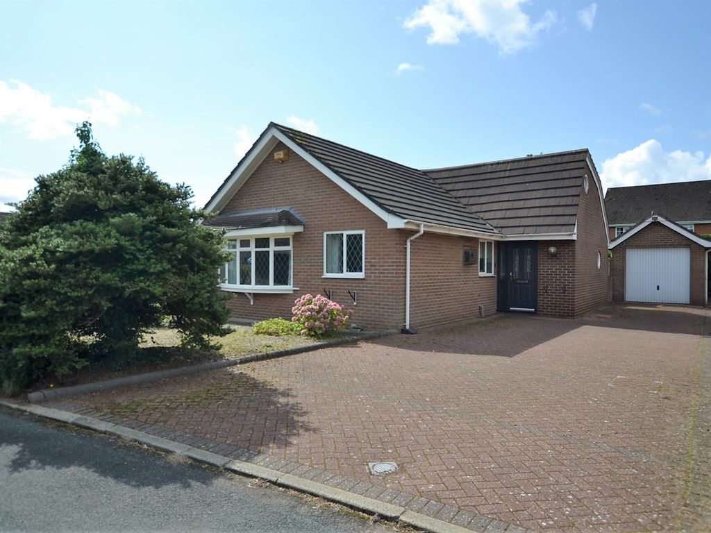 2 bed detached bungalow for sale in Haddon Close, Holmes Chapel, Crewe CW4, £350,000