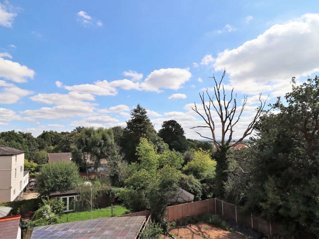 3 bed flat for sale in Woburn Hill, Addlestone KT15, £449,950