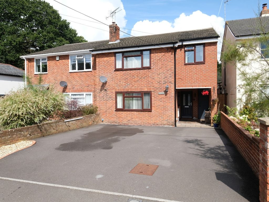 4 bed semi-detached house for sale in Pooks Green, Southampton SO40, £499,950