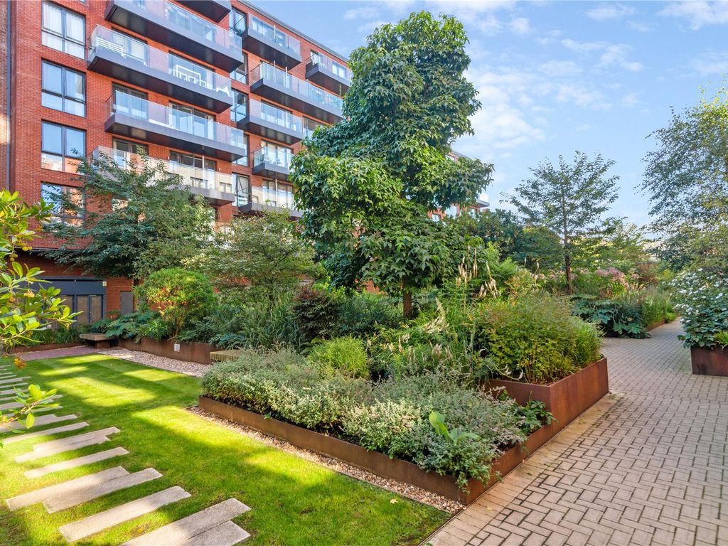 2 bed flat for sale in Gaumont Place, London SW2, £500,000