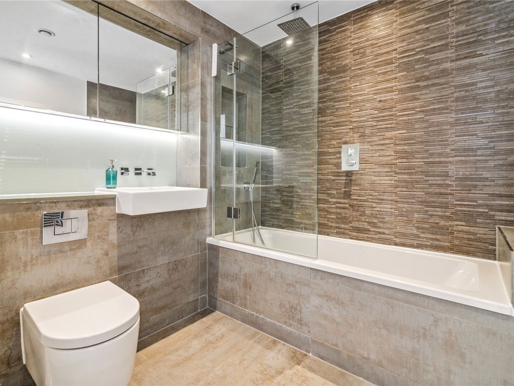 2 bed flat for sale in Gaumont Place, London SW2, £500,000