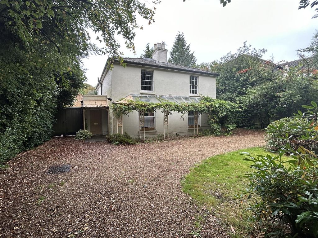 6 bed detached house for sale in High Road, Bushey Heath, Bushey WD23, £1,000,000