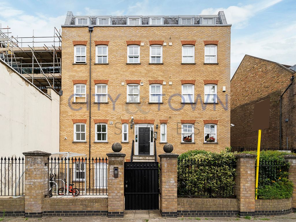 3 bed maisonette for sale in Hayfield Passage, London E1, £550,000