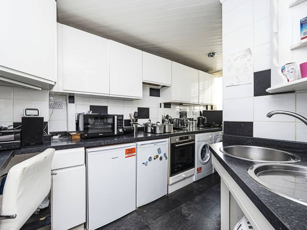 2 bed flat for sale in Benworth Street, Bow, London E3, £380,000