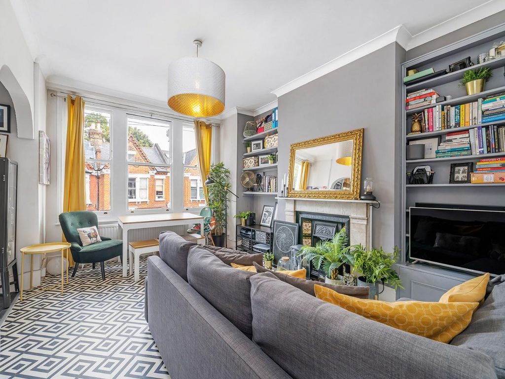 2 bed flat for sale in Beechdale Road, London SW2, £465,000