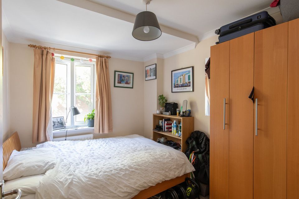 2 bed flat for sale in Webster Road, Bermondsey SE16, £475,000