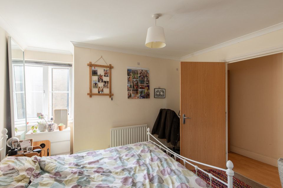 2 bed flat for sale in Webster Road, Bermondsey SE16, £475,000