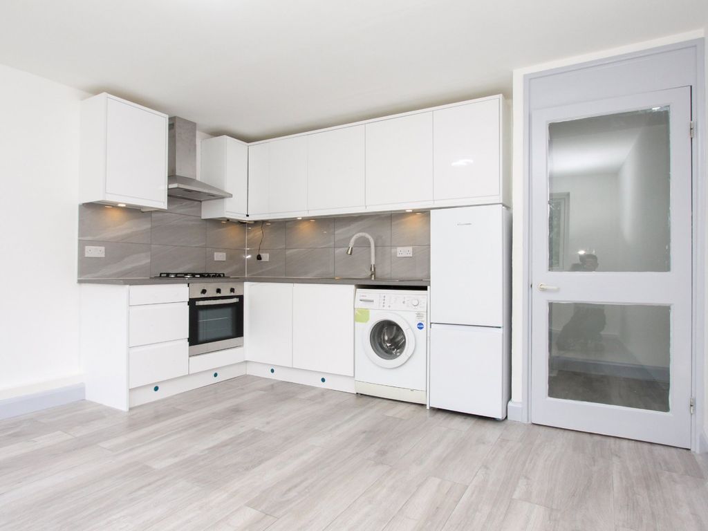 2 bed flat for sale in Langton Grove, Northwood HA6, £350,000